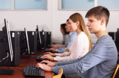 На 12% выросло число выпускников, которые выбрали ЕГЭ по информатике – Анзор Музаев